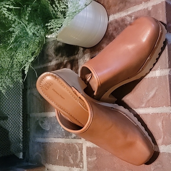 🎯Time & Tru | Faux Leather Platform Clogs - Picture 2 of 12